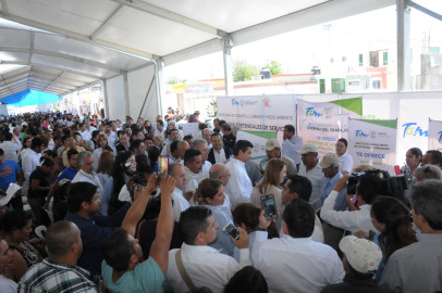 DIF y gobierno del estado entregan apoyo a gente con bajos recursos 