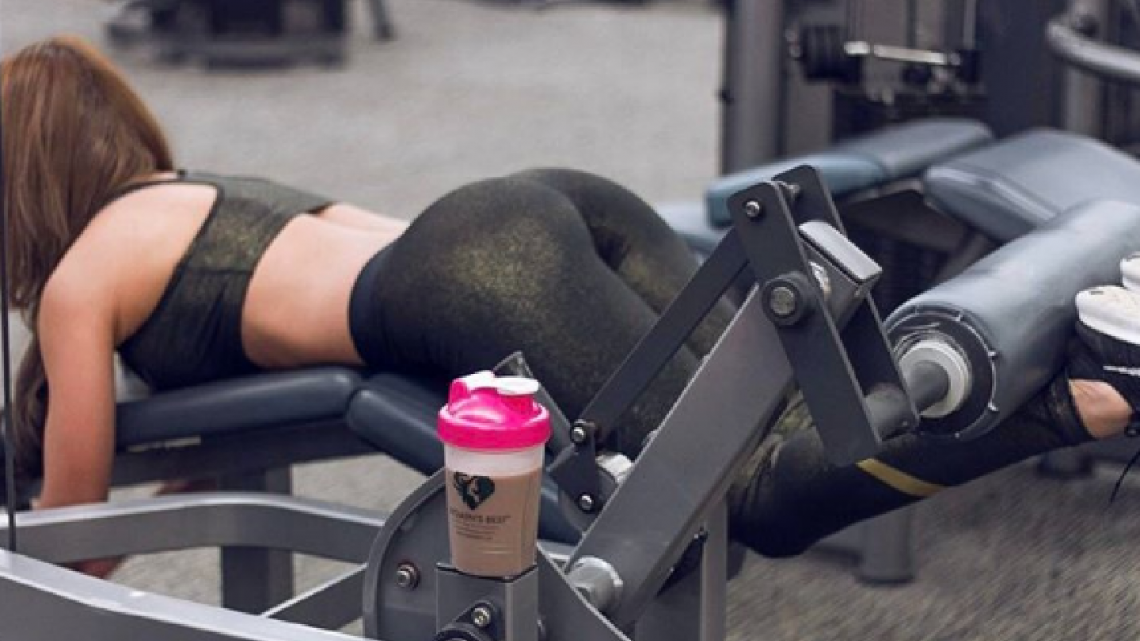 Conoce a Yanet García, la chica del clima que está incendiando las redes