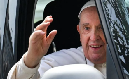 Todavía estoy vivo. No tuve miedo, dice el papa a su salida del hospital