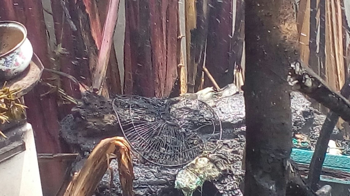 Tras olvidar frijoles en la lumbre, humilde vivienda se incendia.