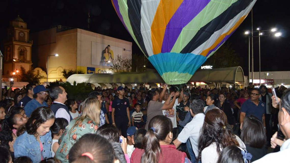Realizan exposición de globos de cantoya gigantes