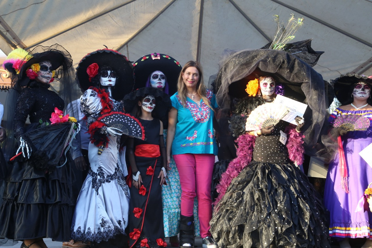 Celebran más de 2 mil personas el "Día de Muertos"