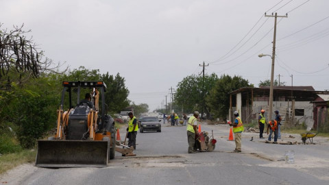 Dan mantenimiento a calles de la ciudad
