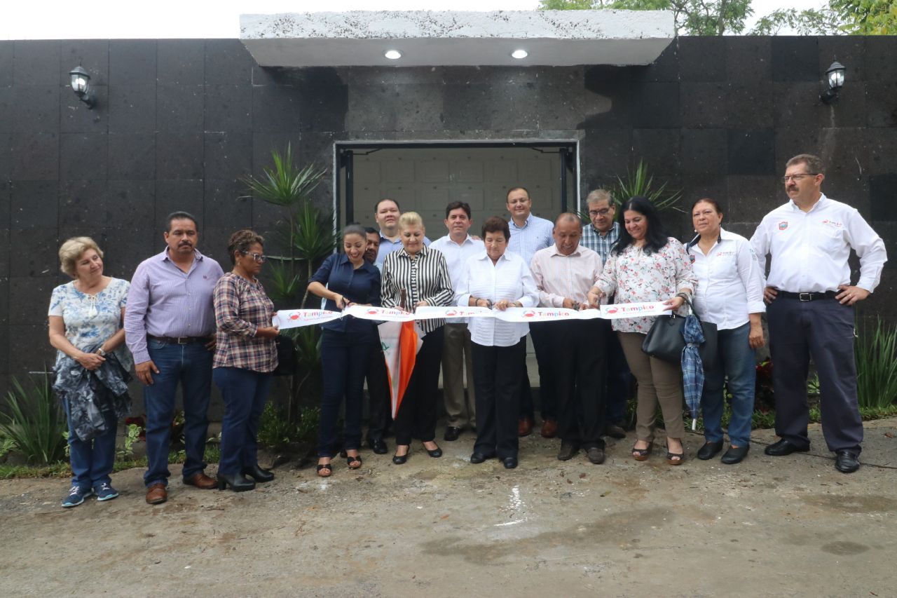 Inaugura Ayuntamiento construcción de criptas 