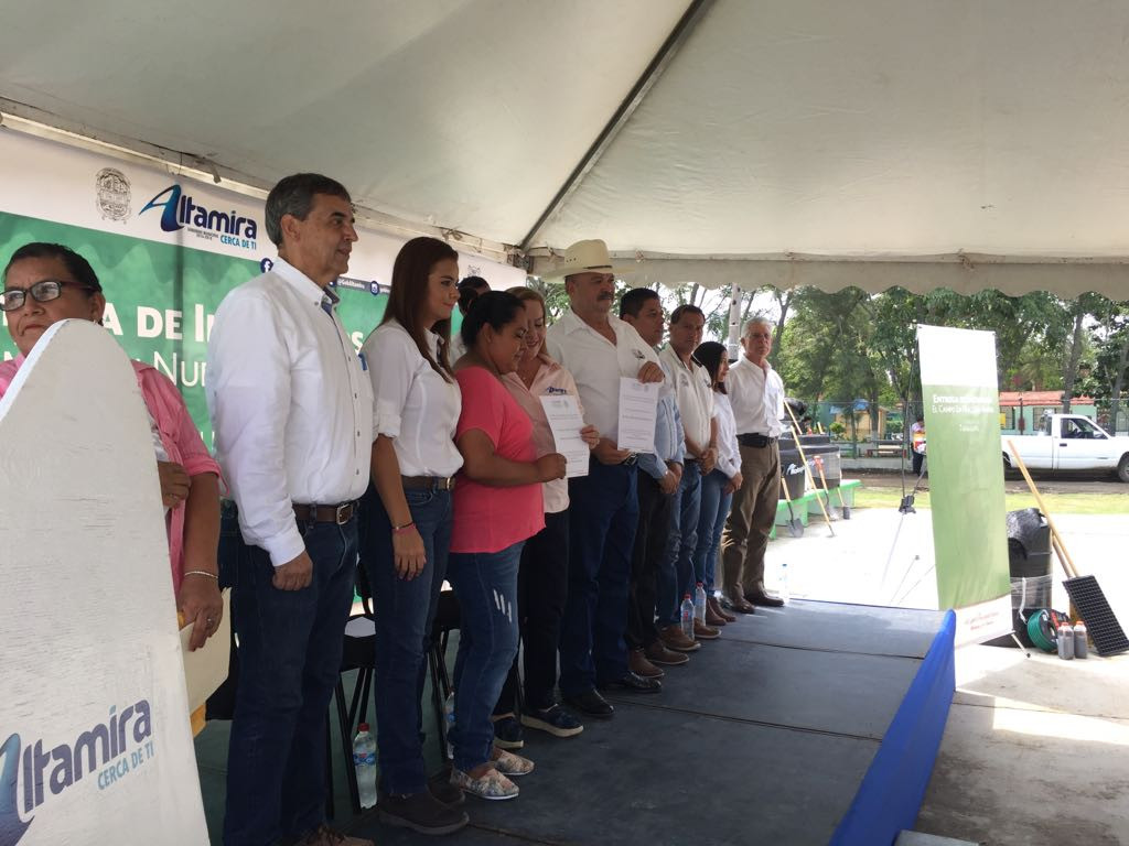 ⁠⁠⁠Entregan equipos para la creación de huertos