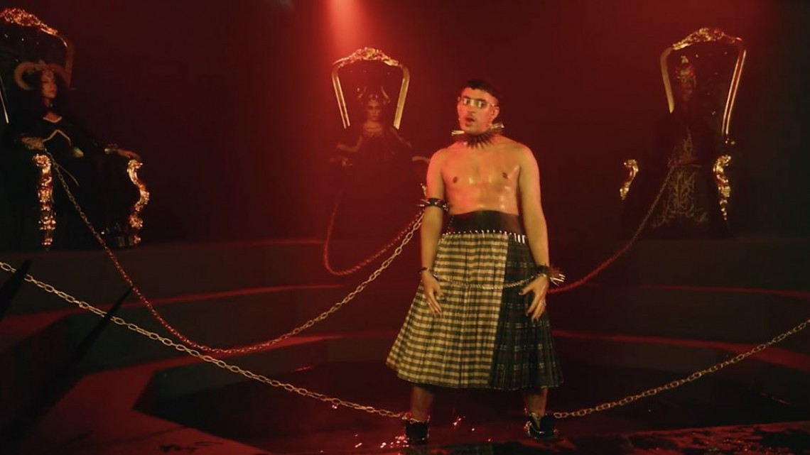 ¡Bad Bunny se viste de mujer en Yo Perreo Sola!