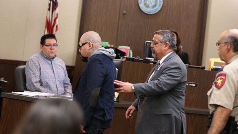 Arrestan a A.B. Quintanilla durante su comparencia en Corpus Christi