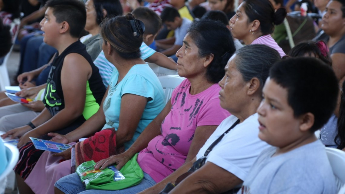Maki entrega beneficios y convive con Colonia Marte R. Gómez