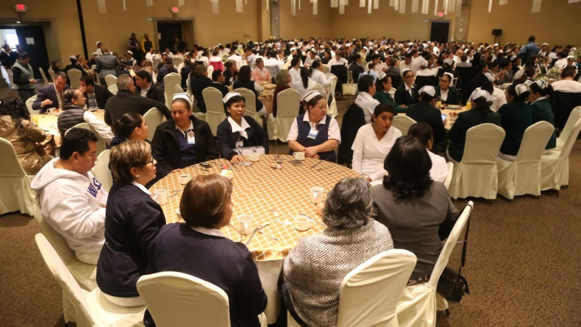 Dedica Maki Ortiz festejo a enfermeras en su día