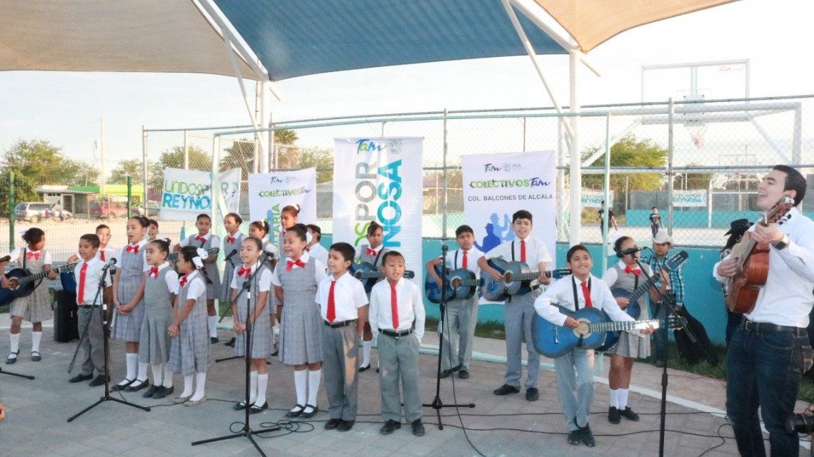 Disfrutan familias de eventos culturales