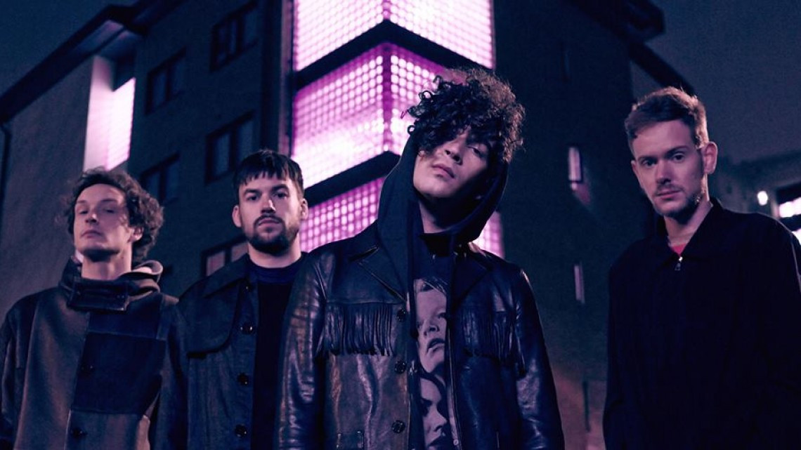 Captan a "The 1975" fumando marihuana