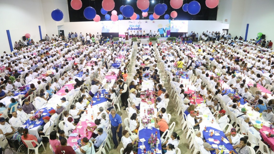 Celebra Maki a abuelitos en su día