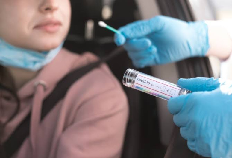 FDA advierte sobre falsos negativos en pruebas covid con variante