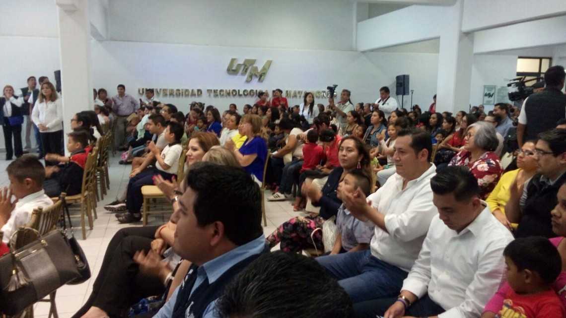 Realiza Gobernador segunda entrega de Becas a estudiantes