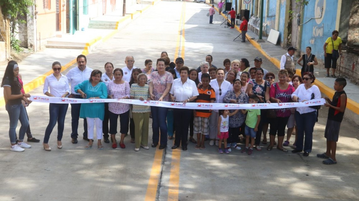 Inaugura Ayuntamiento porteño pavimentación de 4 vialidades
