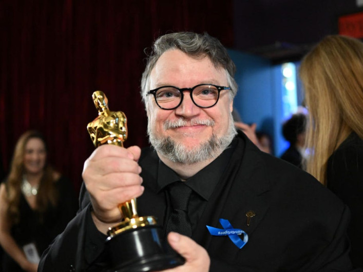 Guillermo del Toro logra seis precandidaturas al Óscar con Frankenstein  