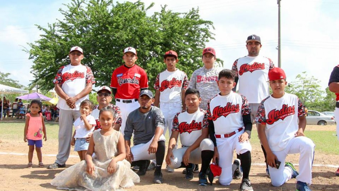 Amparán Cruz asiste y preside torneos de Beisbol