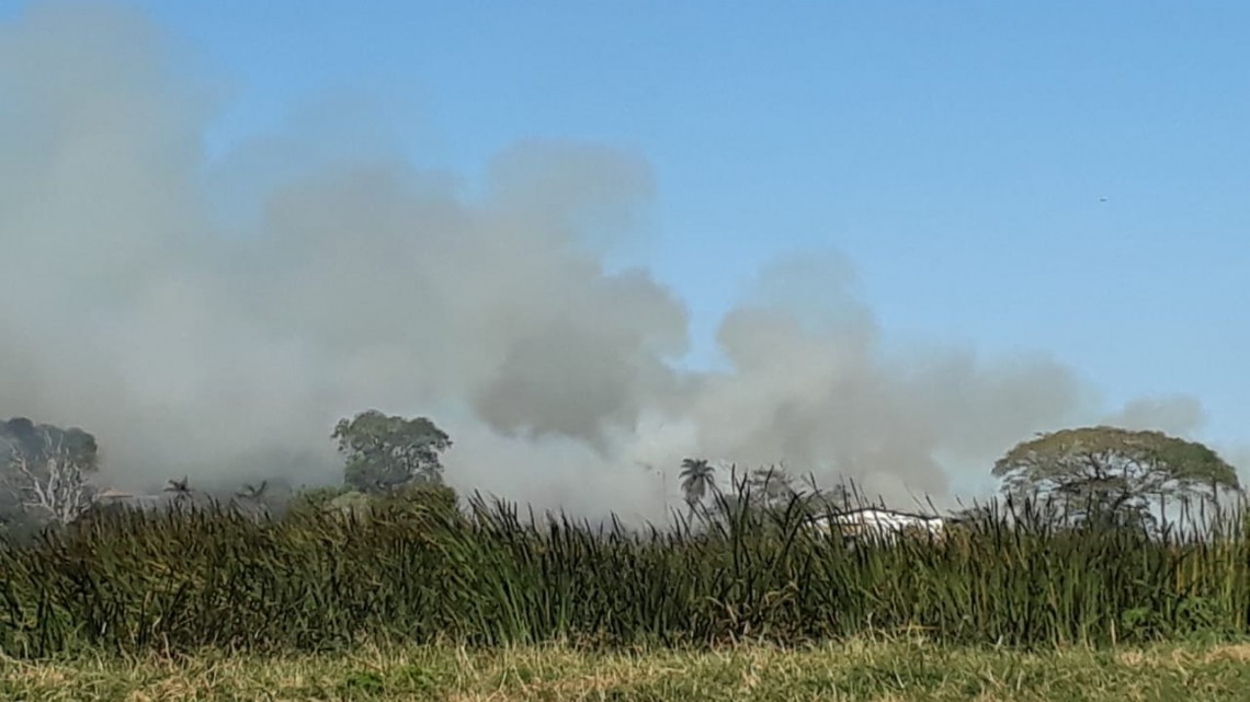 Solar baldío se incendia y genera afectación en múltiples colonias de Altamira, Tampico y Ciudad Madero.