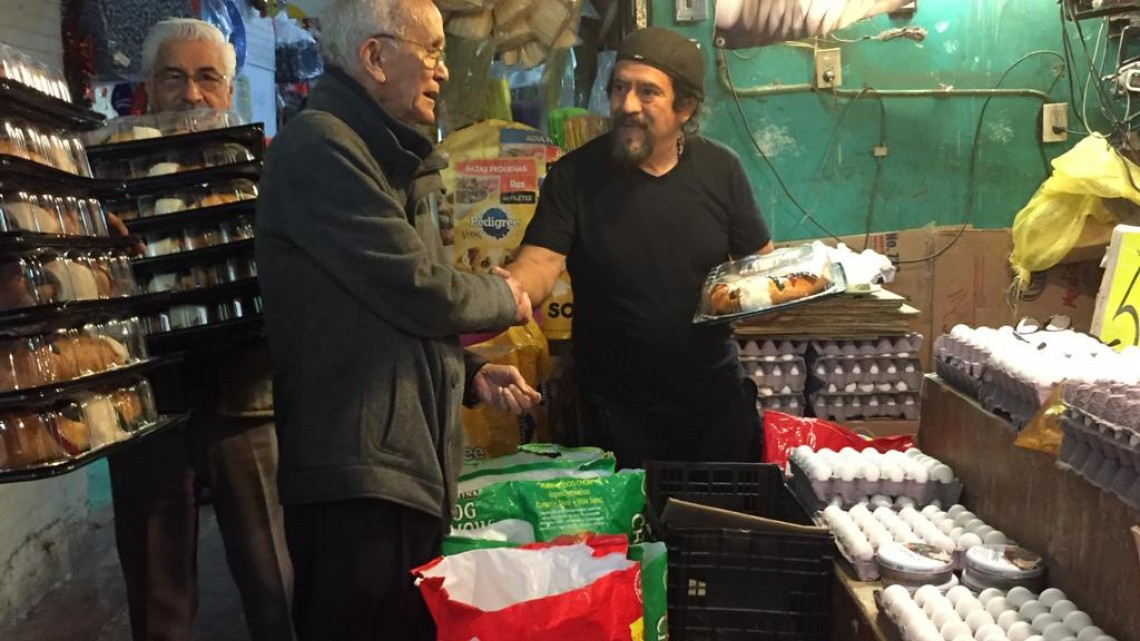 Entregan roscas a locatarios del Mercado “18 de Marzo”