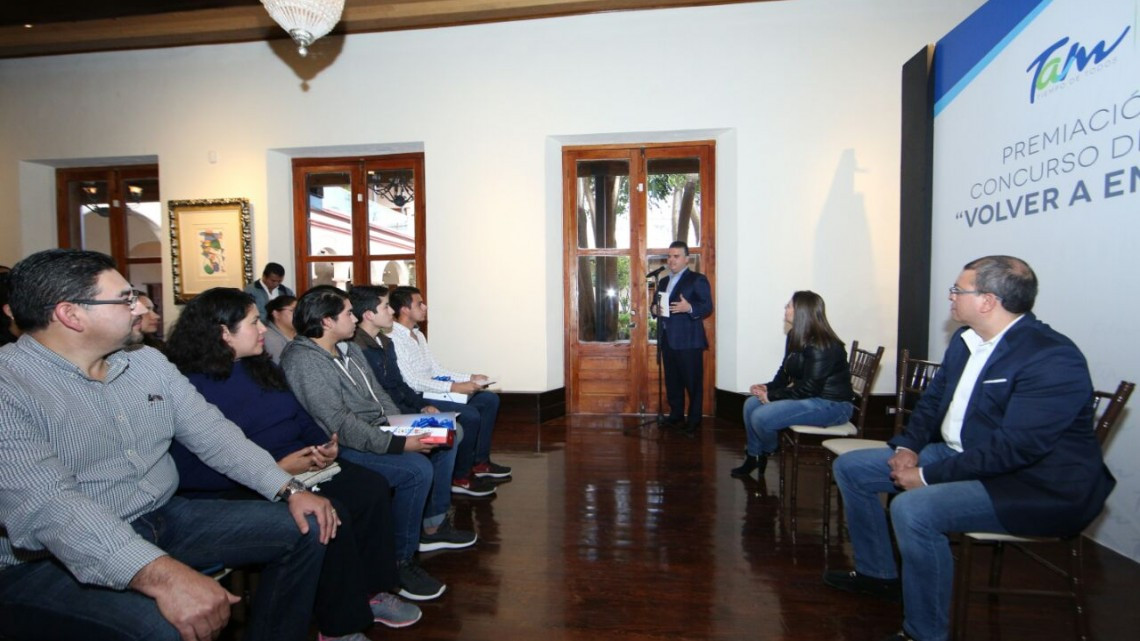 Premian a ganadores del concurso estatal de canto Volver a Empezar