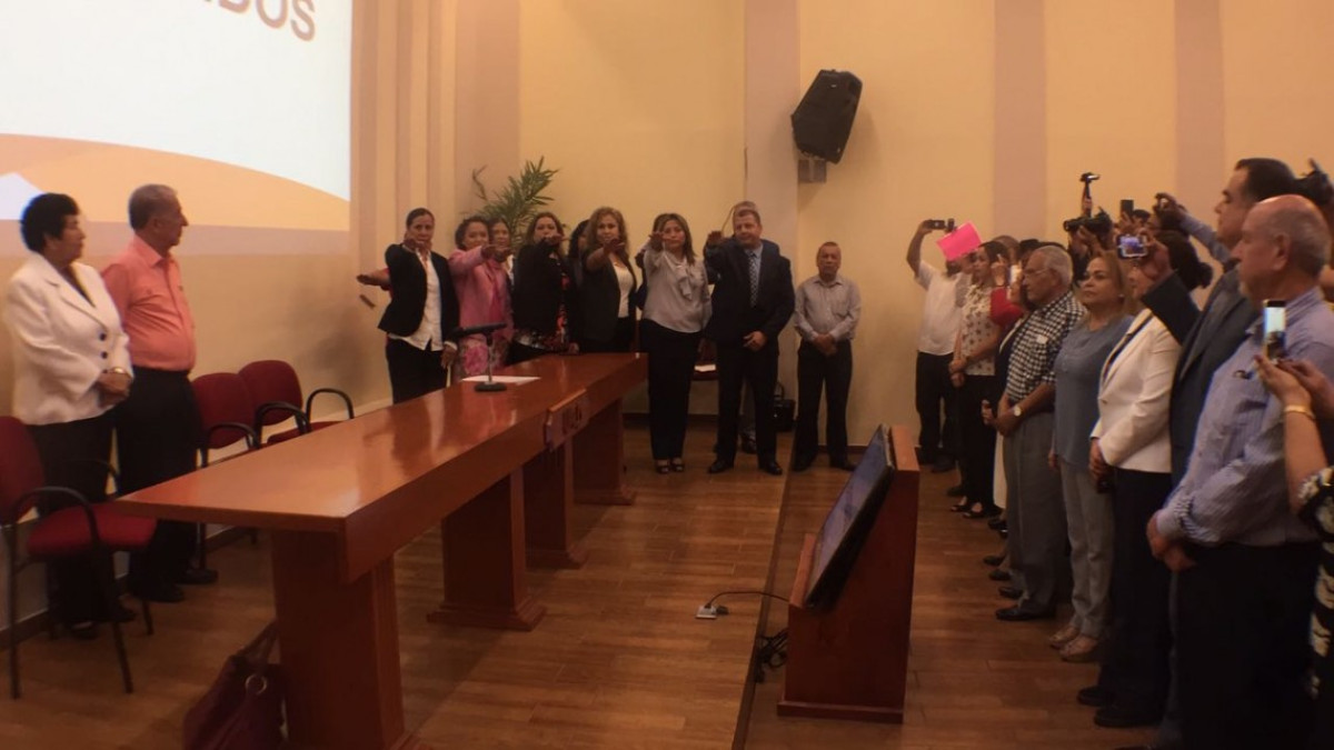 Martha Sahagún de Fox toma protesta al Colegio de Abogados