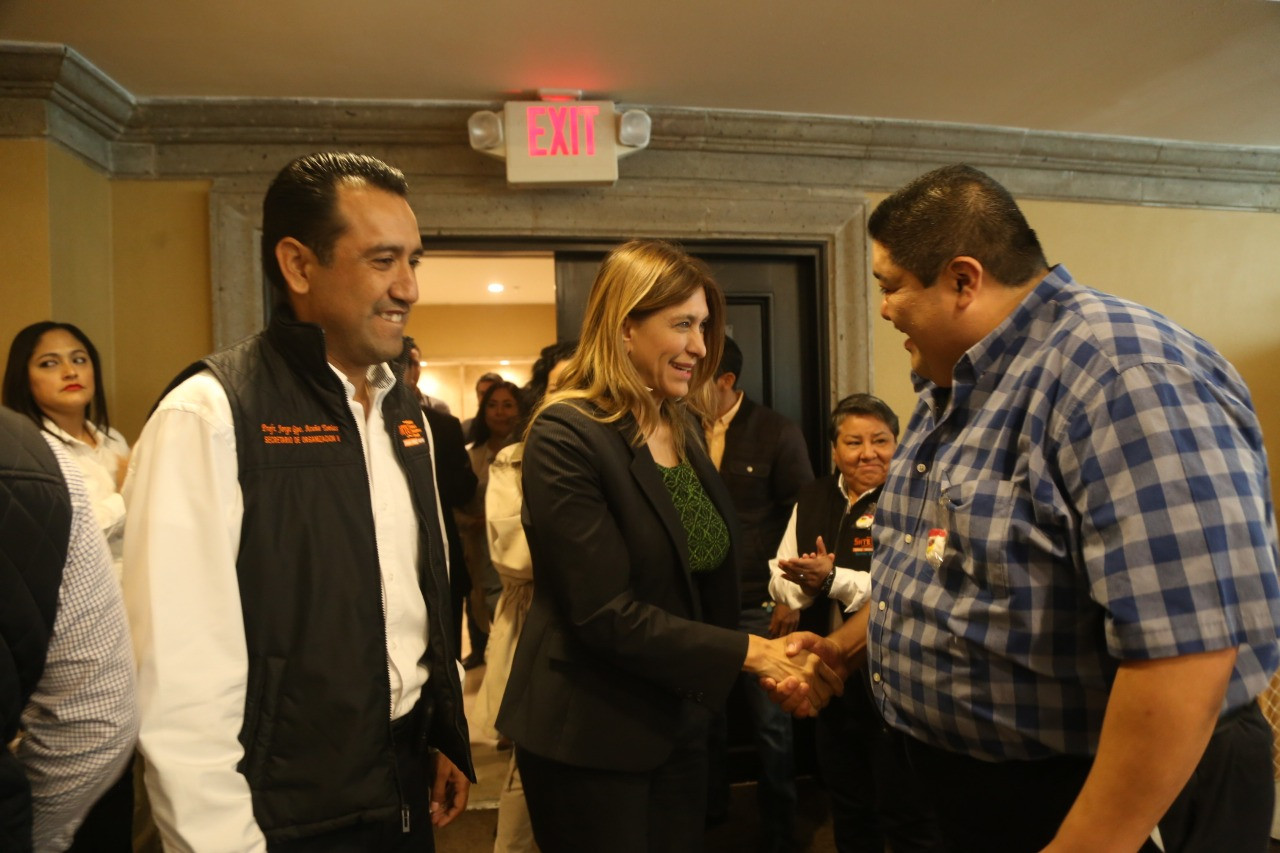 Trabajo de Maki Ortiz es reconocido por Magisterio