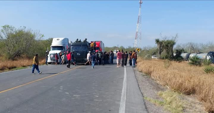 Bloquean temporalmente carretera Matamoros-Victoria por decomiso de dinero