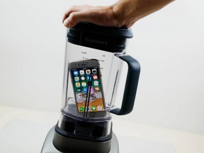 Cibernauta gasta miles de dólares en celulares para prueba absurda 