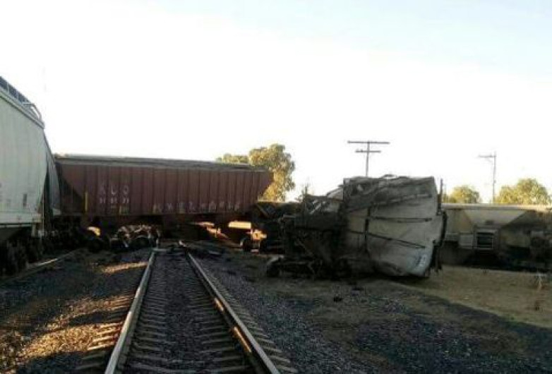 Chocan trenes frente a frente 