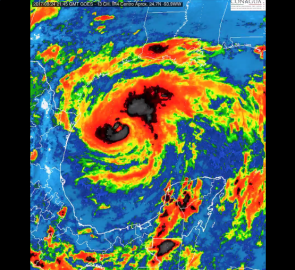 Harvey ya es huracán categoría 3