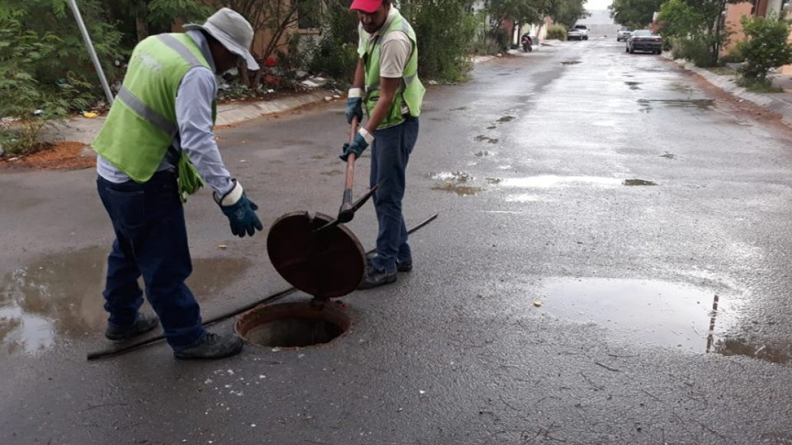 Comapa trabaja con equipo vactor