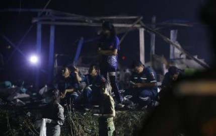 Explosión en fábrica de fuegos artificiales deja 23 muertos en Tailandia