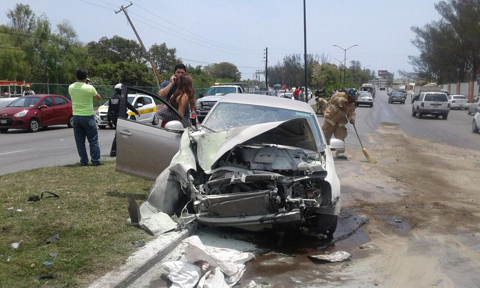Fuerte choque frente a la UAT