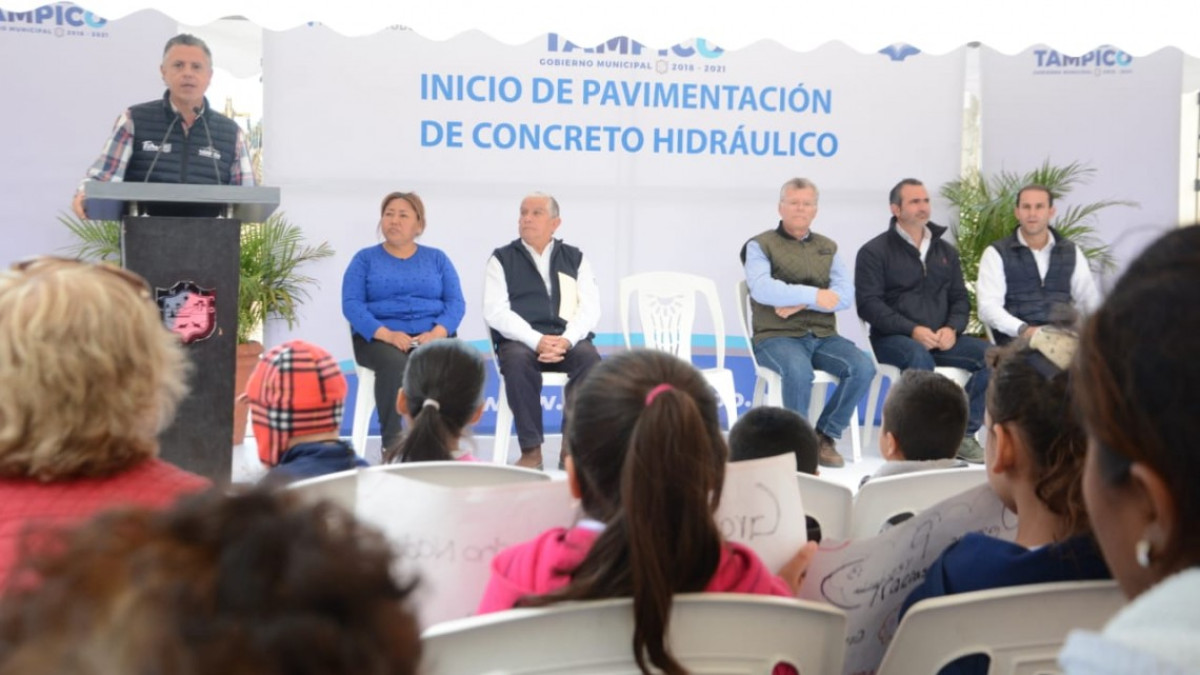 Inicia Chucho Nader nueva obra de pavimentación en la Borreguera