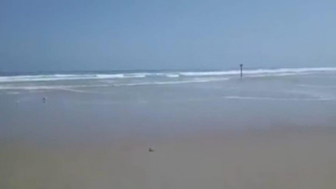 Se sale el mar en playa Miramar