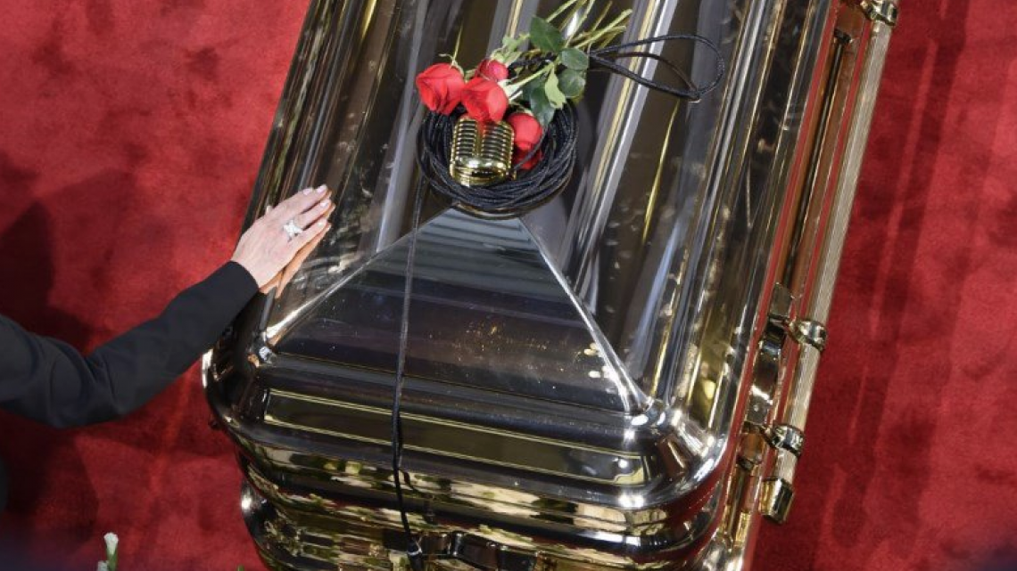 Rinden homenaje a José José en Ciudad de México