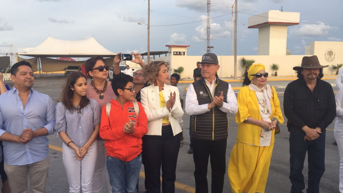 Bautizan al bulevar costero con el nombre de "Rigo Tovar" 