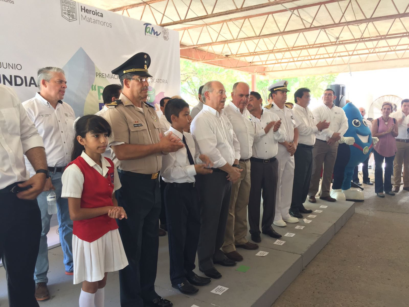 Chuchín confirma entrega de becas a domicilio