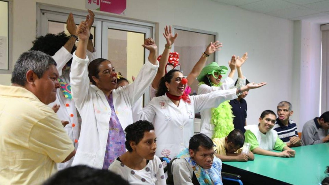 "Doctores de la Risa" visitan Casa Hogar San Antonio