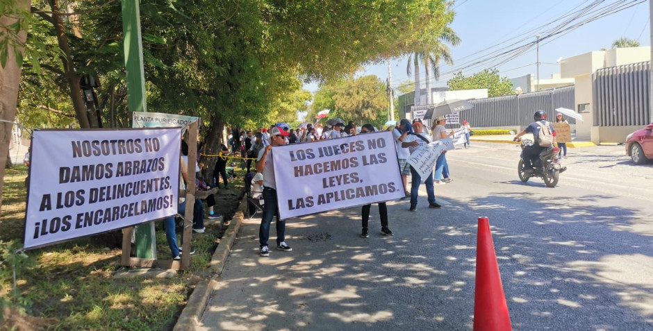 Llevan protesta del Poder judicial al Centro de Justicia Federal