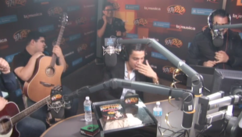 Descubre infidelidad de su novia en programa de radio en vivo