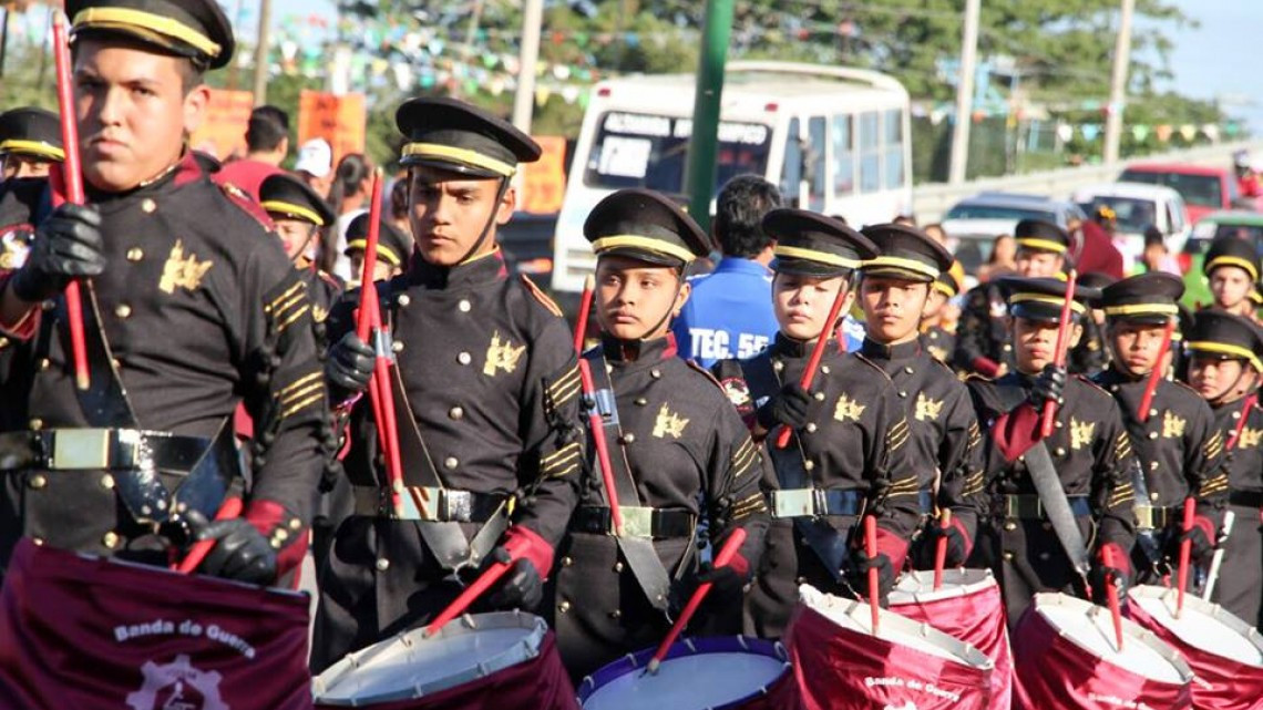 Realizan desfile por 107 Aniversario de la Revolución Mexicana