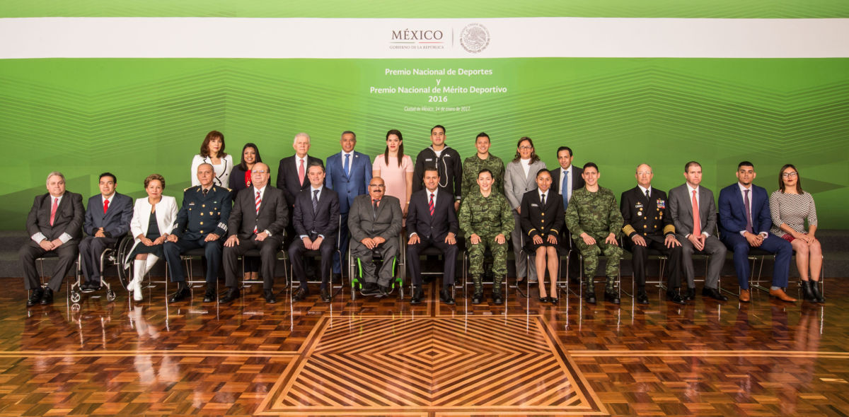 Entrega EPN reconocimiento Premio Nacional de Deportes 2016