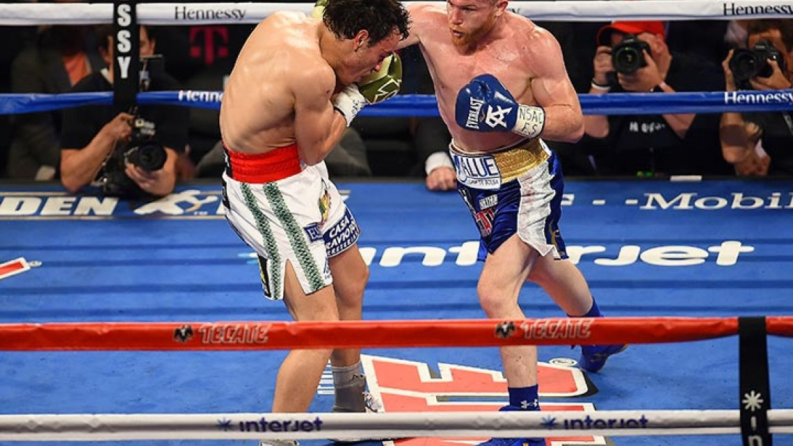 Decisión unánime de jueces da victoria a "Canelo" frente a  Chávez Jr