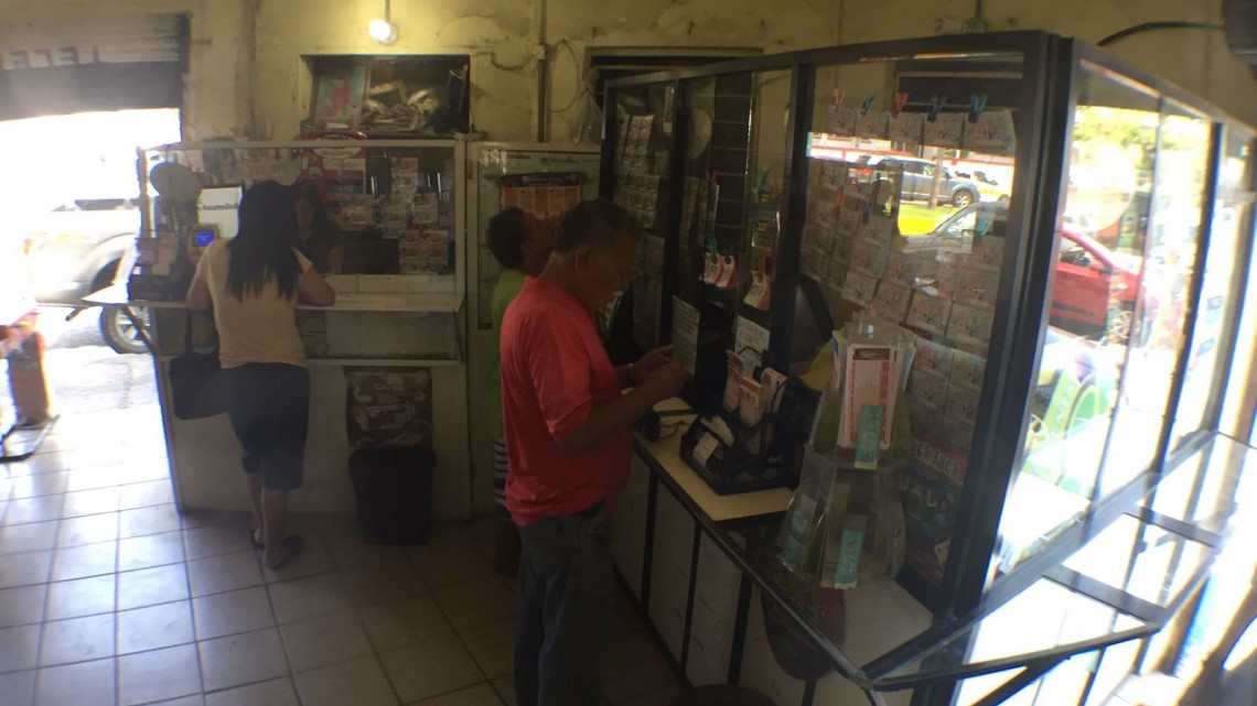 Por tercera ocasión roban local en zona centro