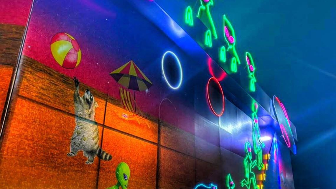 ¡Es bellísimo! Así se ve el OXXO de Playa Miramar con temática alienígena