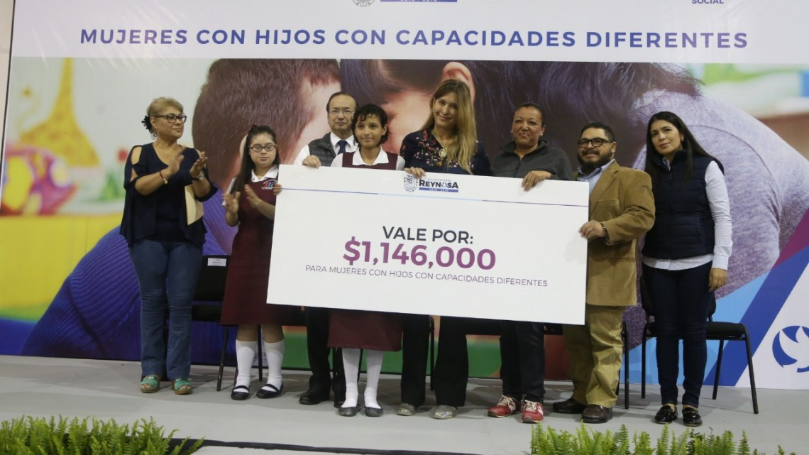 Alcaldesa reparte apoyos a madres de hijos con discapacidad
