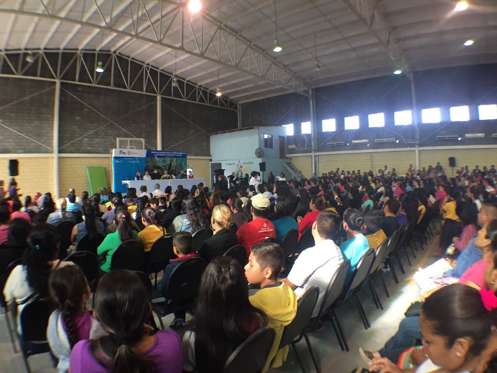 Reciben más de 15 mil alumnos becas educativas