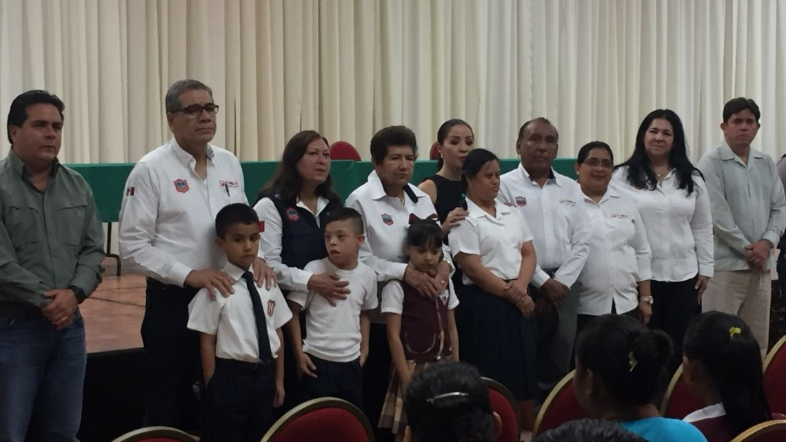 Entregan becas a alumnos destacados de Tampico