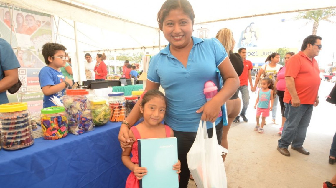 Realizan "Feria de Regreso a Clases 2017"